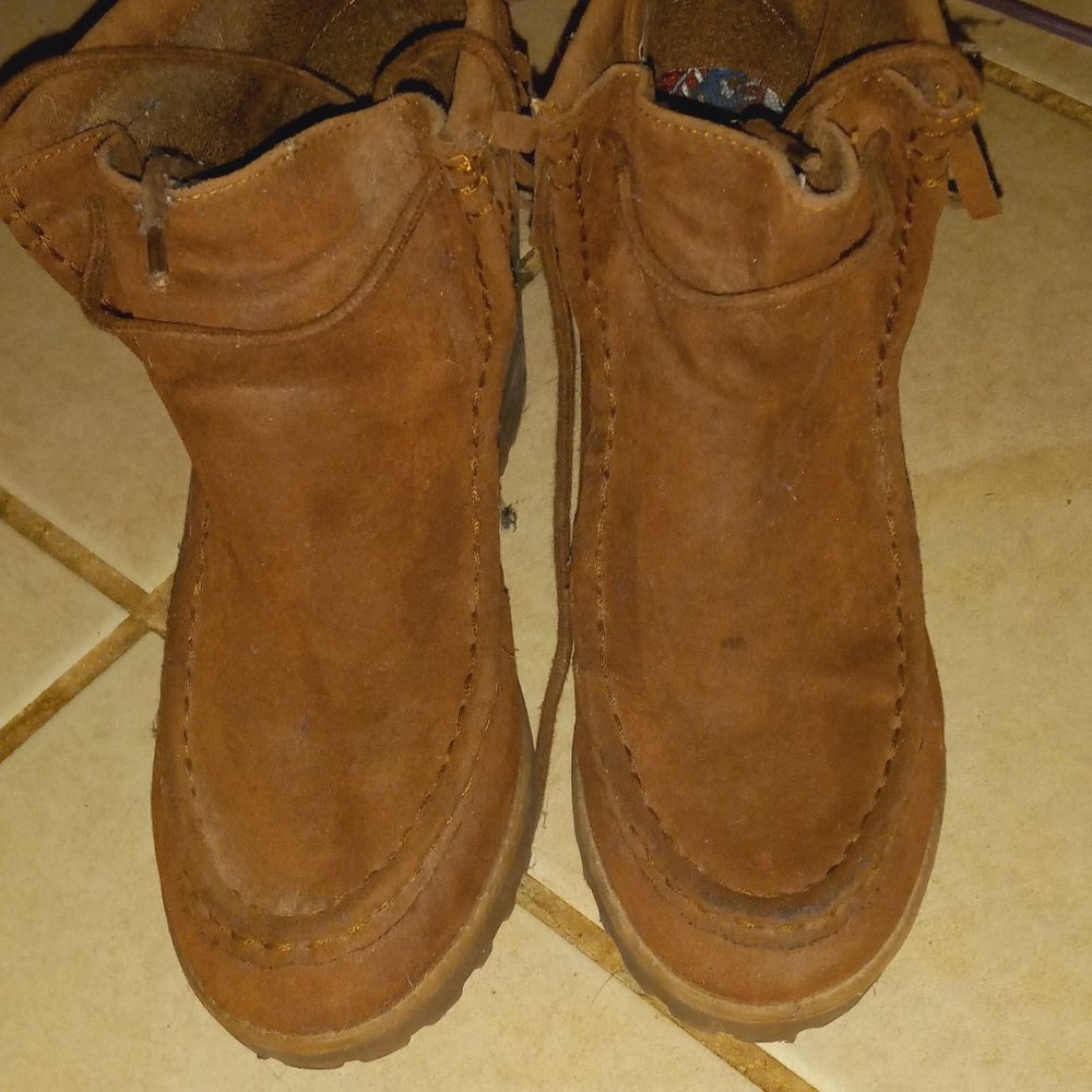 shoes - Picture 2 of 3